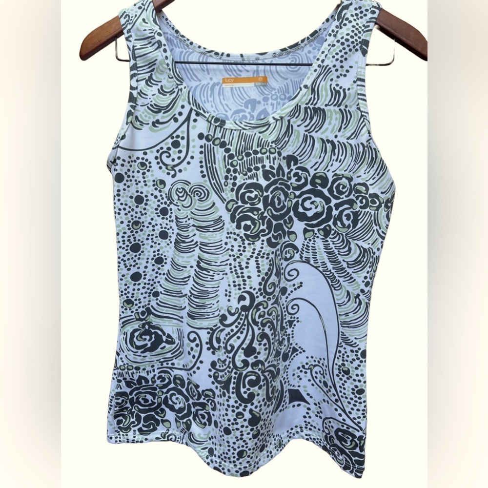 🔥🩶Lucy Tech tank top size M - high spandex content to shape! Made in USA 🇺🇸